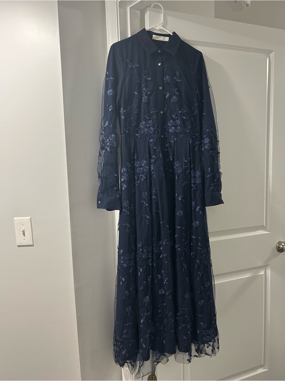 Navy Floral Long-Sleeve Maxi Dress NO BRAND (sample from a boutique store)